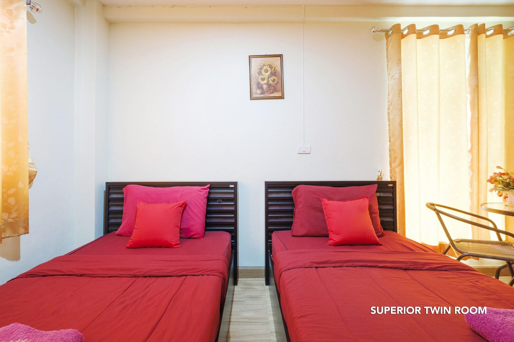 Nittaya Residence Пак Крет Екстериор снимка
