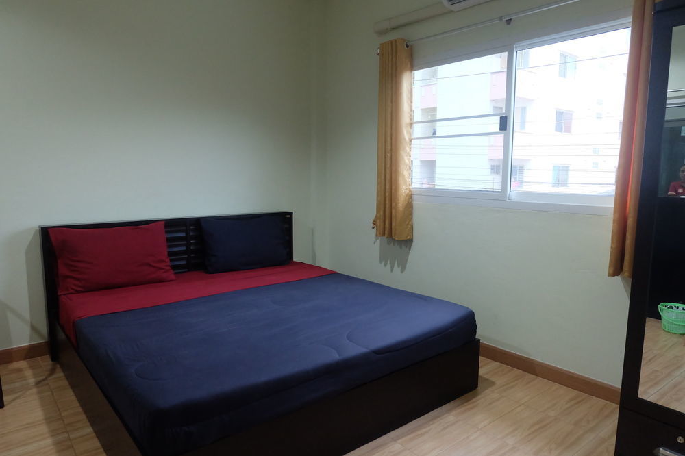 Nittaya Residence Пак Крет Екстериор снимка