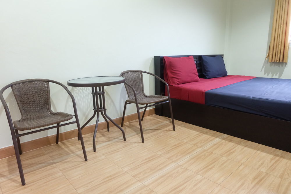 Nittaya Residence Пак Крет Екстериор снимка